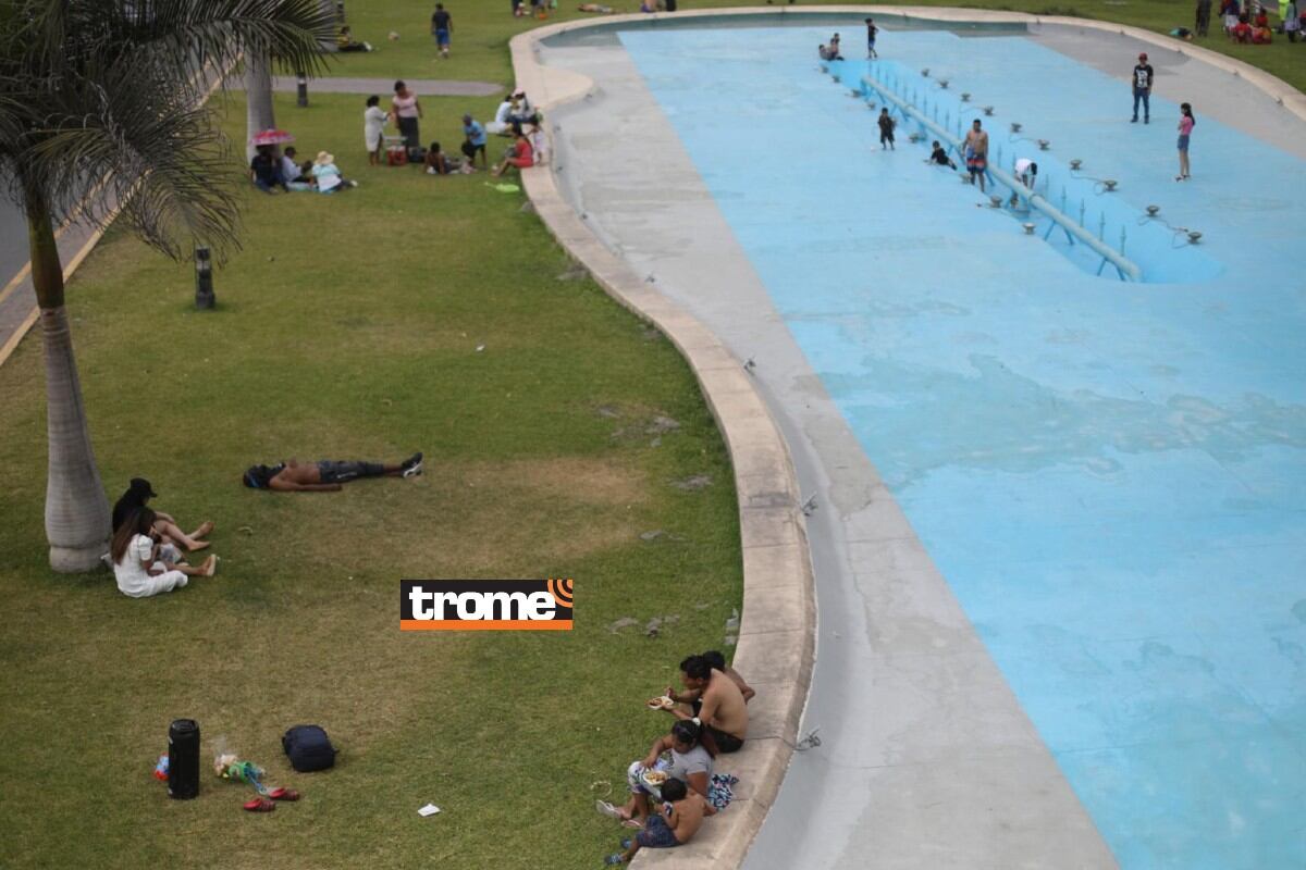 Así lucía la pileta municipal cerca de 'Agua Dulce' en el inicio de este 2023, para evitar que sea usada como si fuese piscina. Mientras, muchas familias compartieron día playero. (Foto: Julio Reaño / Trome).