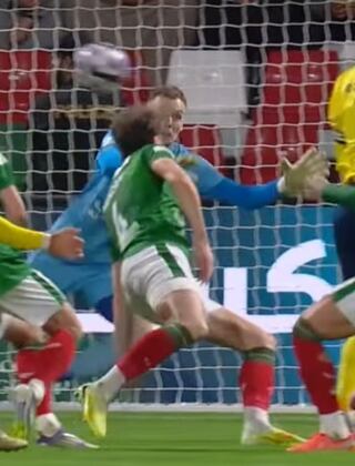 Cristiano Ronaldo anota tanto de espaldas y ya suma 957 goles | VIDEO