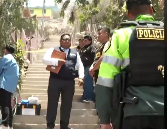 Peritos fueron a la escena del triple crimen