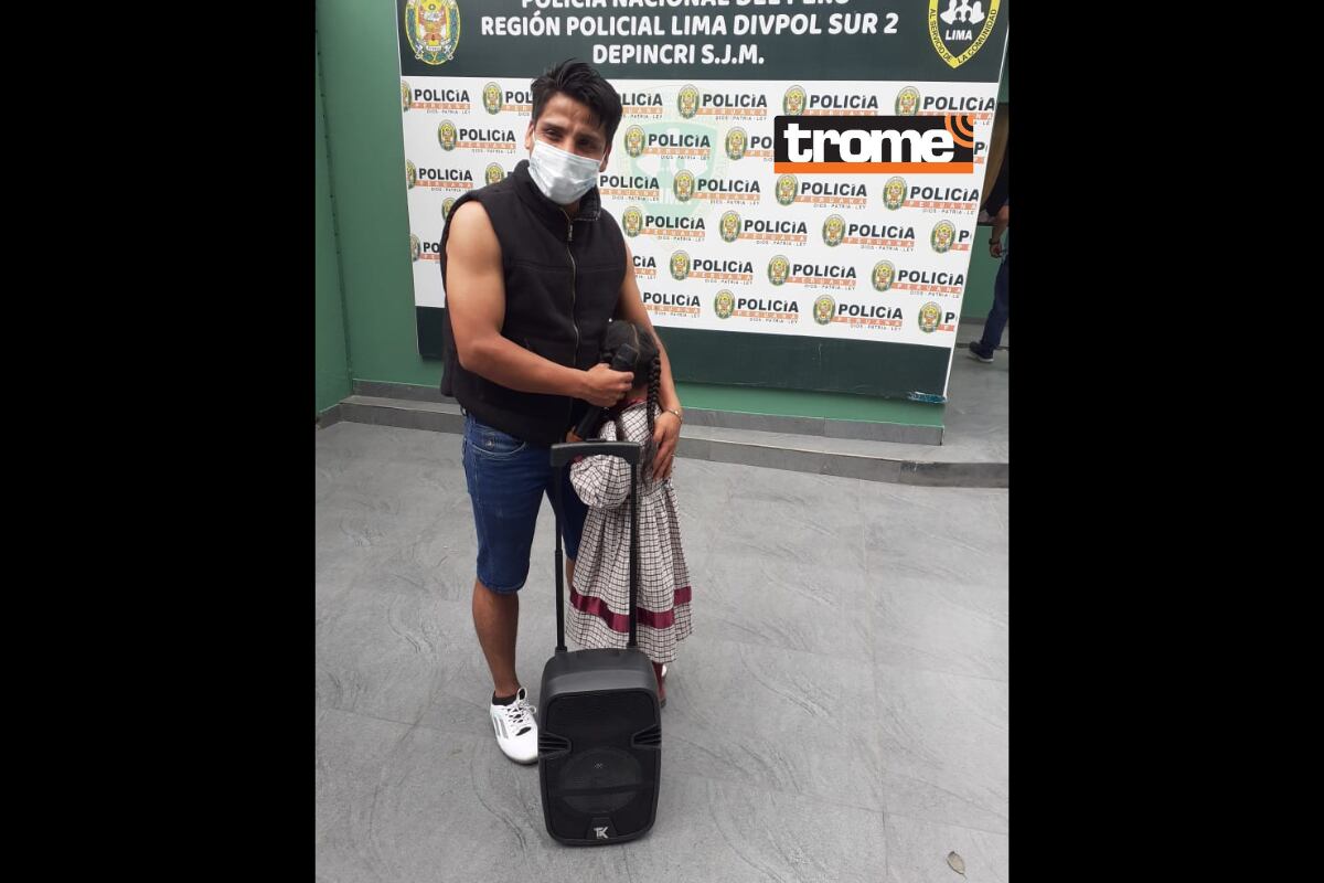 Luis Torreblanca Vásquez (25), ‘cara de galleta’, fue atrapado por robar celulares a pasajeros de ómnibus y además un parlante a un padre de familia que se gana la vida cantando en las calles vestido como mariachi. (fotos: Mónica Rochabrum/trome)