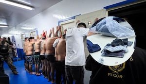 ¡Celulares hasta en medias en Ancón I! Hallan más de 35 equipos, drogas y armas en requisa a pabellón ligado a ‘La Confederación’