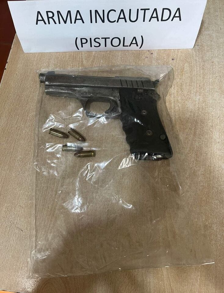 La Libertad: Durante la intervención se les incautó un arma de fuego abastecida. (Foto PNP)