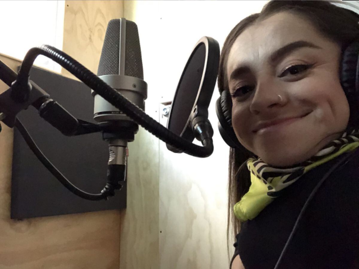 La chilena de 30 años tiene una productora. (Foto: Cortesía de Camila Herrera para People en español)