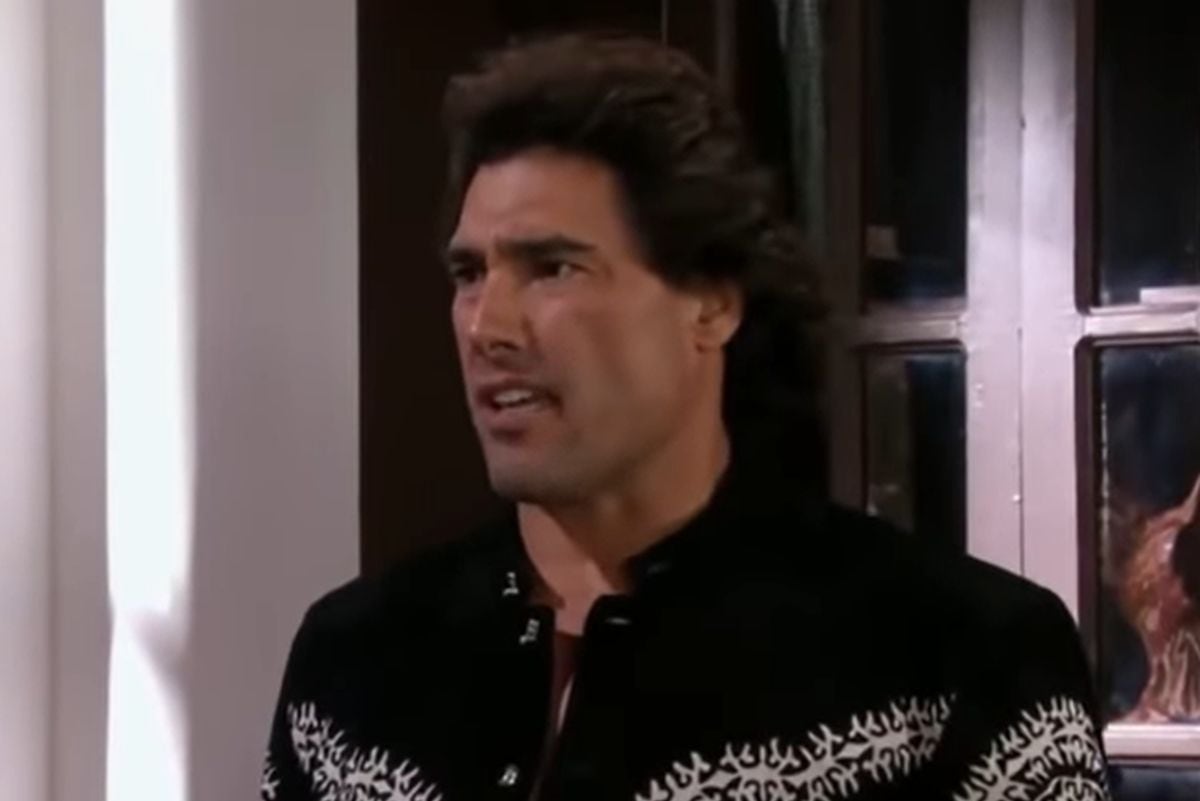 Juan es quien decide que la mejor forma de vengarse de la familia Elizondo es a través de sus hijas (Foto: Televisa)