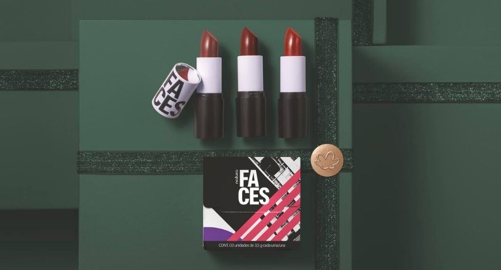 Los labiales tienen espejo en la tapa.