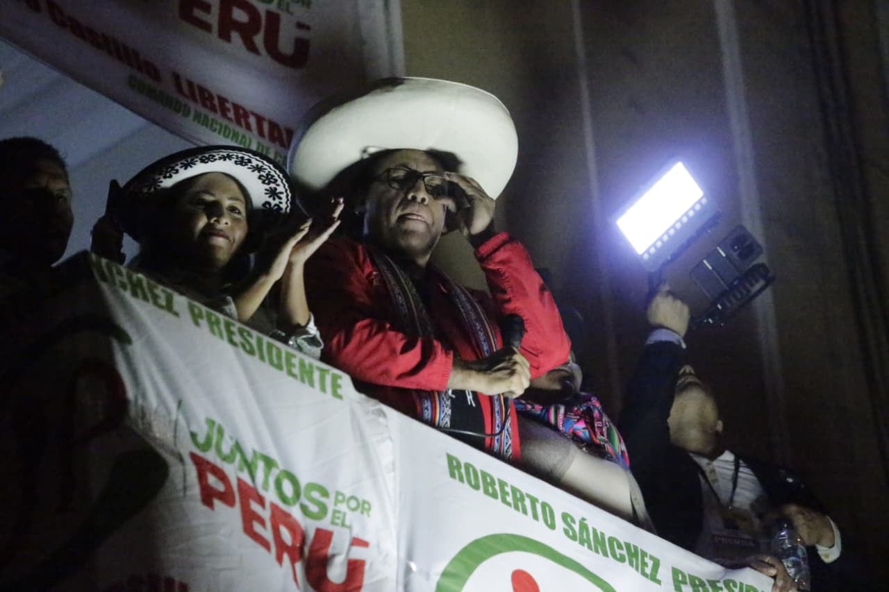 Roberto Sánchez realizó balconazo en nueva marcha de Juntos por el Perú. (Cesar Bueno@photo.gec)
