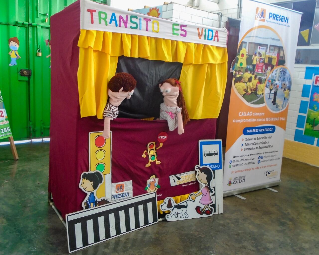 La metodología está dirigida para cada nivel educativo. Por ejemplo, en inicial a través de cuentos, títeres, dibujos, pinturas; en primaria a través de videos, juegos; y en secundaria a través de PPT, casos y problemas