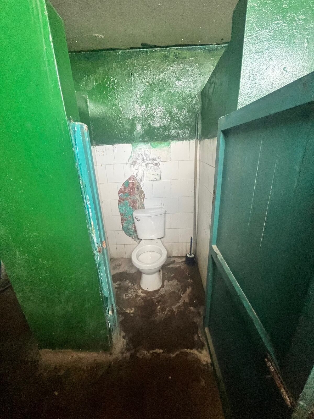 Los servicios higiénicos son deficientes, pero cumplen su función