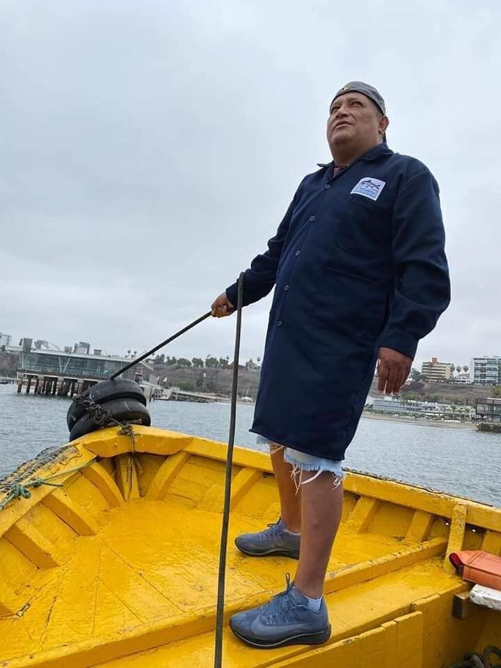 Desde niño iba a pescar junto a su padre y desde ese entonces el bote fue su fiel compañero de aventuras.