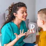 ¿Tu hijo tiene problemas para pronunciar la ‘R’?