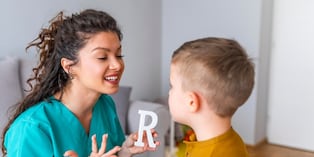 Trastorno del habla, llamado rotacismo, puede afectar el desenvolvimiento del pequeño si no se trata a tiempo. Foto: Istock.