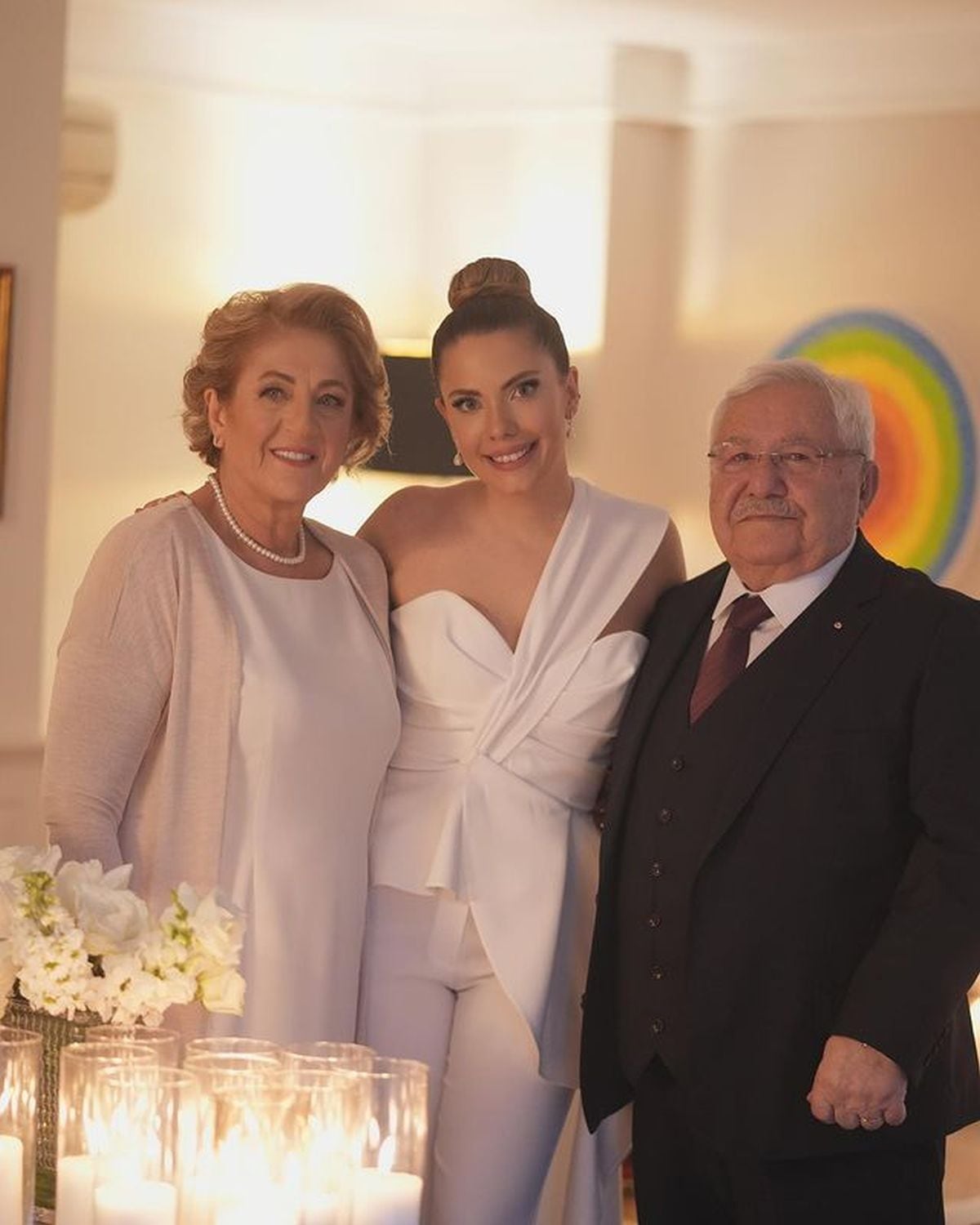 Al lado de sus padres (Foto: Ada Ece / Instagram)