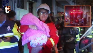 ¡Héroes de rojo! Bomberos rescatan a una ñiña de feroz incendio en Cercado de Lima