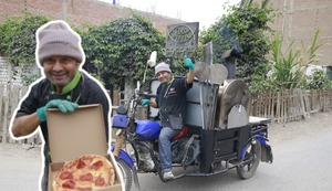 Hornea pizzas en mototaxi: Conoce la historia del venezolano que cocina sobre ruedas