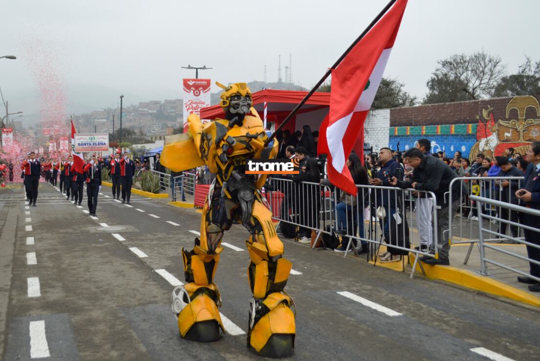 Fiestas Patrias: En diversos distritos niños participaron de desfiles escolares que causaron admiración del público. (Isabel Medina / Trome).