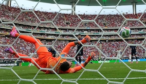Fernando Muslera y el error que le costó un tanto a Uruguay frente a España | VIDEO