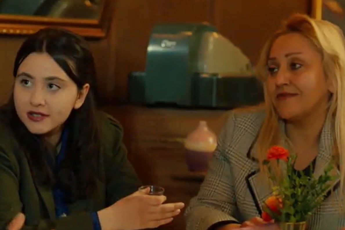 Las personas hablan sobre la identidad de Mehmet. (Foto: Tims & B Productions)