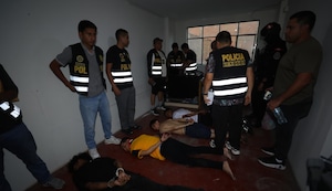 Cercado de Lima: Detienen a cinco venezolanos con mini uzi y dinamita