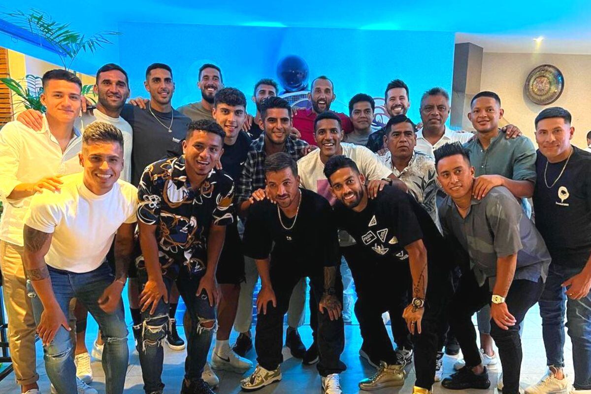 Jugadores de Alianza Lima acompañaron a Hernán Barcos en su cumpleaños (Foto: @barcos)
