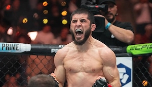 UFC: Islam Makhachev somete a Renato Moicano en el primer asalto con un D’arce choke