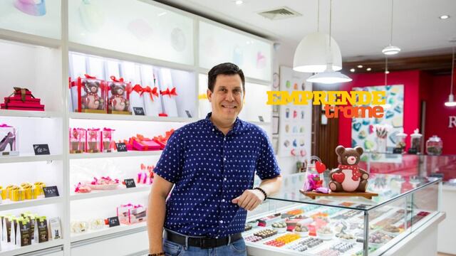 Giorfgio cuenta con más de 40 variedades de bombones que son los preferidos de sus clientes, pero además tiene un portafolio de diseños que se los llevan a Europa. Foto: Giancarlo Ávila.