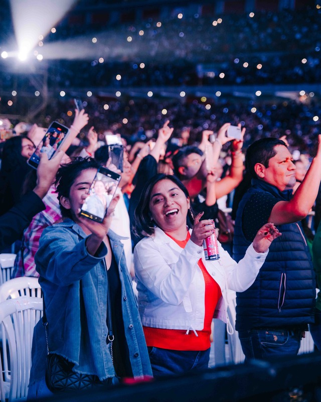 Fanáticos de Erreway disfrutando la primera fecha en Lima. / Foto: Masterlive.