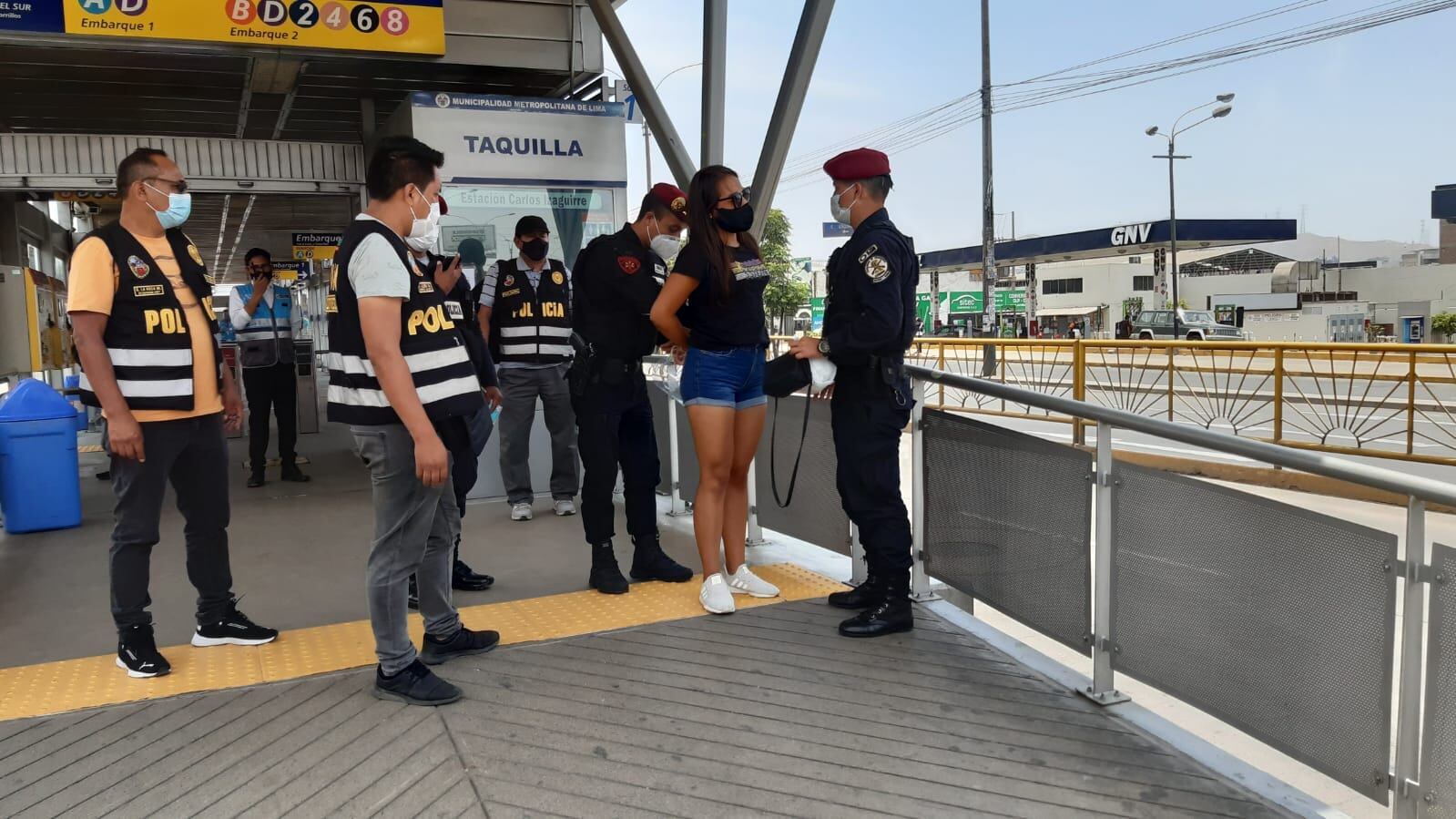 Mujer fue detenida con 18 chocotejas mezcladas con marihuana. | Foto: Difusión
