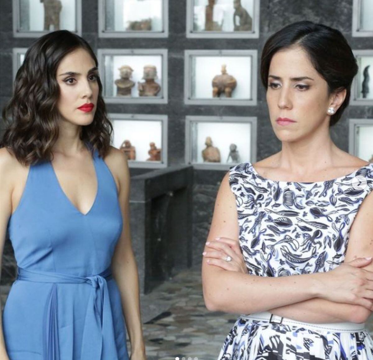 Sandra junto a su doble en "La usurpadora". (Foto: Sandra Echevarría / Instagram)