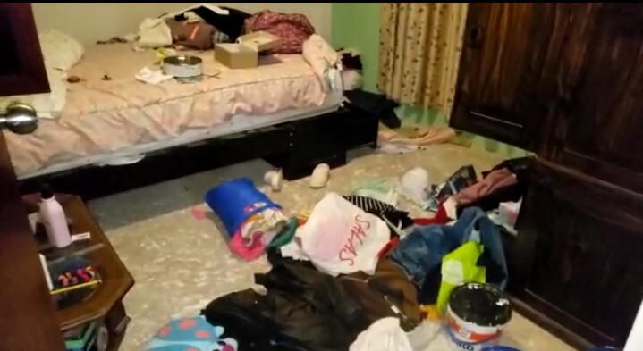 Los delincuentes ingresaron a cada habitación de la casa y robaron dos televisores, dinero, ropa, perfumes y zapatos. (fotos: Mónica Rochabrum/Trome)