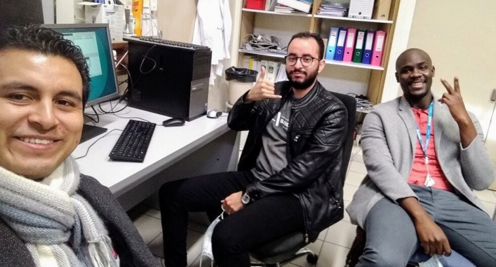 Profesional comparte sus experiencia con otros estudiantes de diferentes partes del mundo