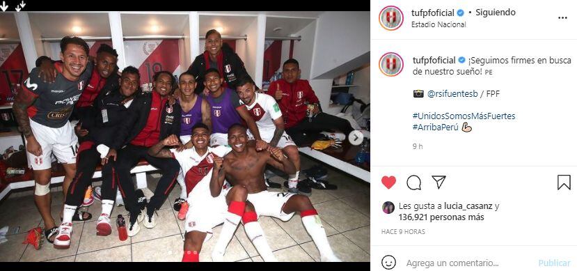 La postal de Perú en el vestuario tras el triunfo sobre Chile.