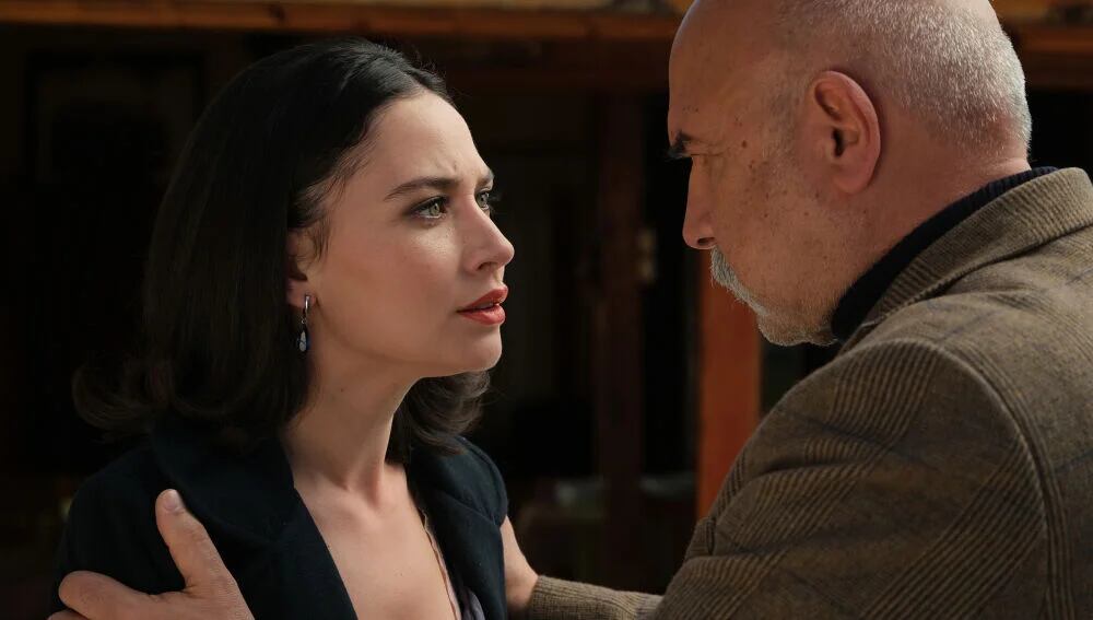 Çolak y Betül responsables del robo de las joyas de Züleyha en "Tierra amarga" (Foto: Tims & B Productions)