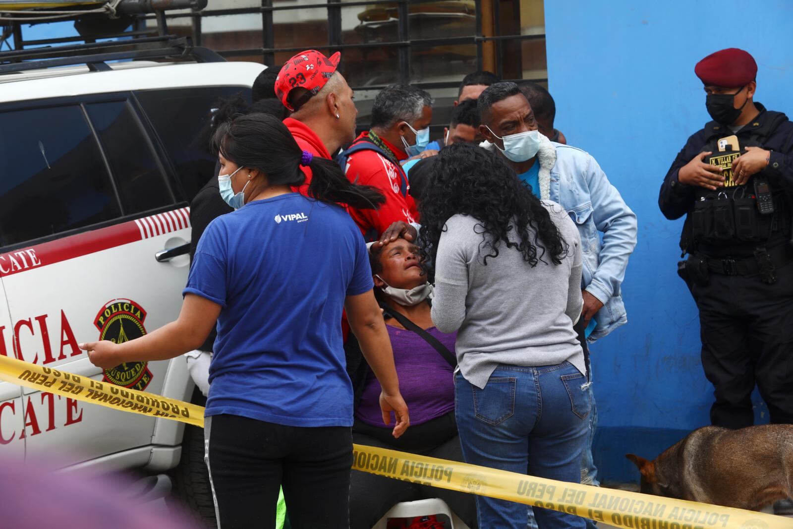 Familiares no podían creer lo que había pasado y rompieron en llanto. | Foto: Gonzalo Córdova