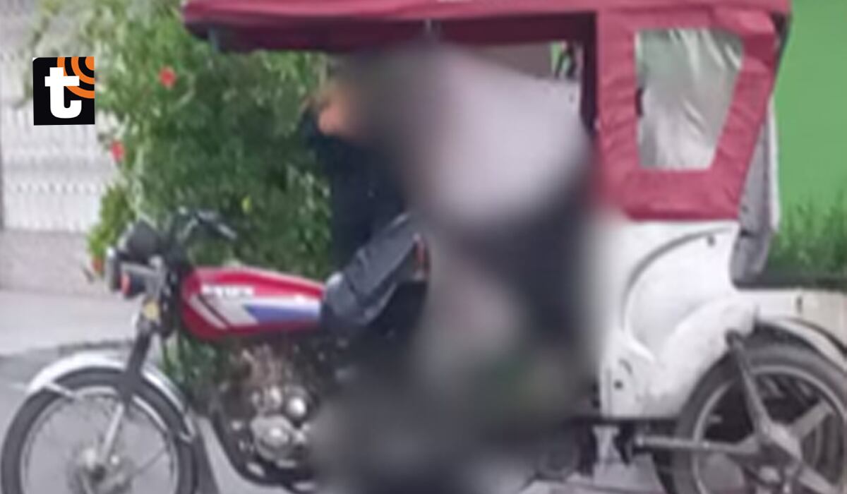 El mototaxi en donde el periodista fue acribillado por sicarios.