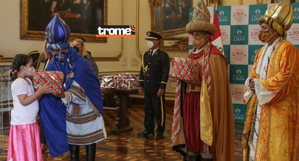 Policías realizan representación de la Bajada de Reyes en Lima. (Entrevista: Isabel Medina / Trome / Fotos: Britanie Arroyo)