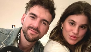 Macarena Vélez no suelta ni un segundo a su novio, el argentino Juan Ichazu, y lo acompaña hasta a las pichangas