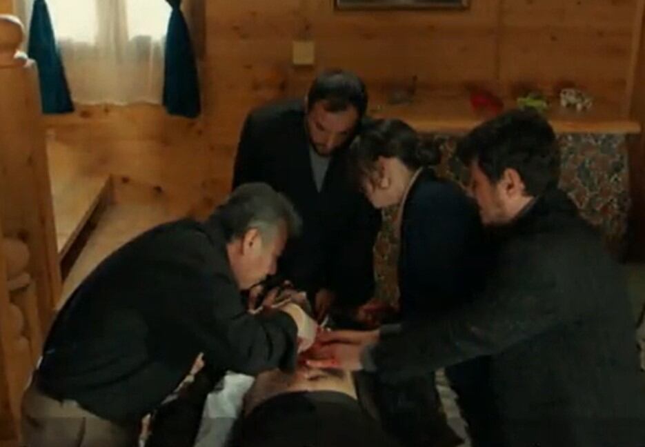 Abdülkadir es operado en la clandestinidad, pero su salud empeora. (Foto: Tims & B Productions)