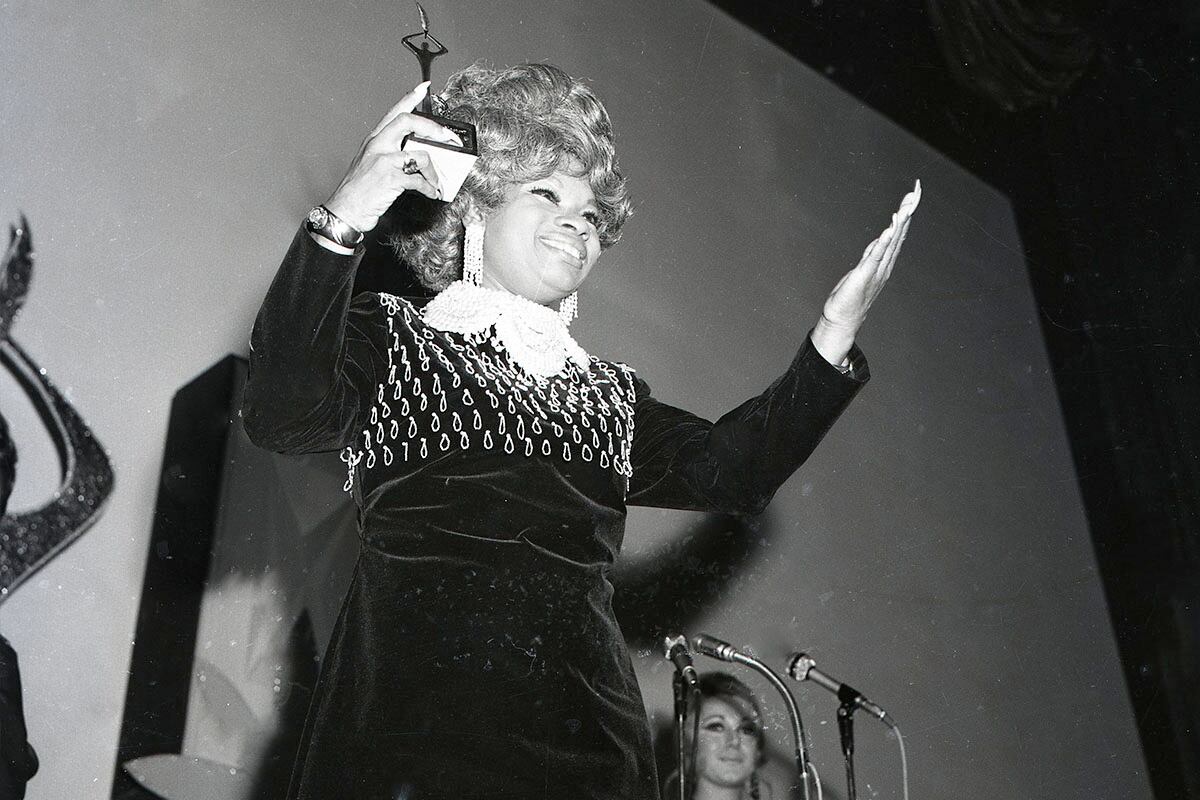 Lucila Justina Sarcines Reyes de Henry, conocida como Lucha Reyes, en una de sus presentaciones. El Día de la Canción Criolla se celebra en el día de su fallecimiento (Foto: GEC)