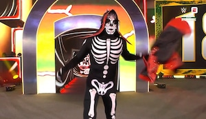 Así fue el debut de La Parka en el WWE Royal Rumble | VIDEO