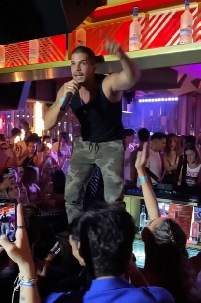 Bernardo Flores cautivando al público (Foto: Bernardo Flores/Instagram)