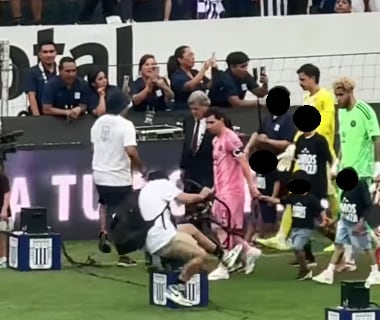 Camarógrafo sufrió percance frente a Lionel Messi en el Matute.