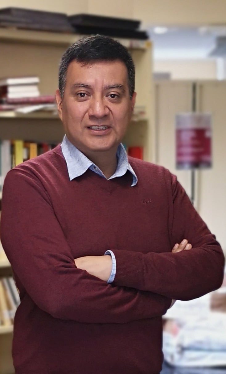 Ricardo Sumalavia es escritor y director del Centro de Estudios Orientales de la Pontificia Universidad Católica del Perú (PUCP).