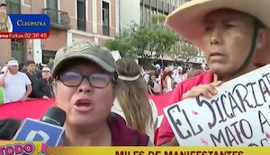 Madre llora en paro y revela que mataron a su hijo por un celular: “Quisiera irme del Perú, pero no tengo plata”