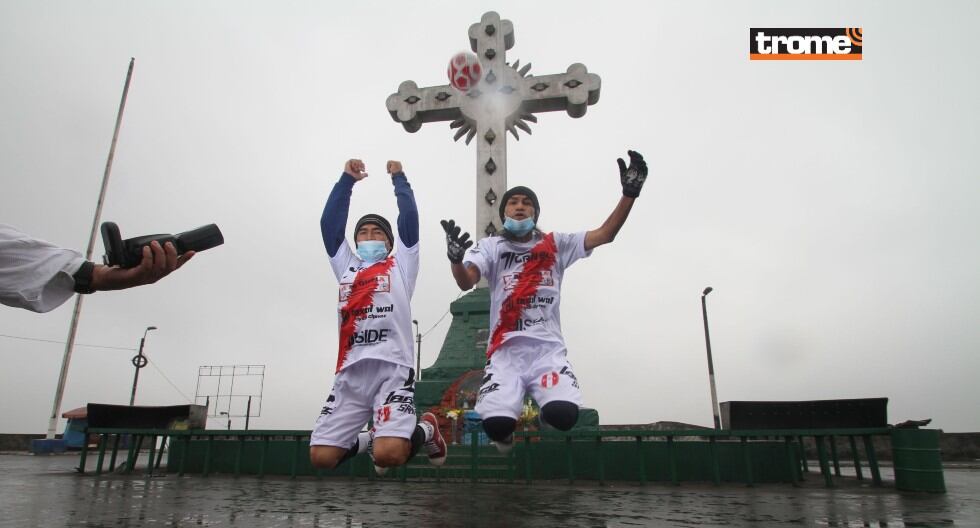 Hermanos Patadita logran récord de cabecitas subiendo al Cerro San Cristóbal. Reto fue con pelita pequeña y duró dos horas. (Trome / Alan Ramírez)