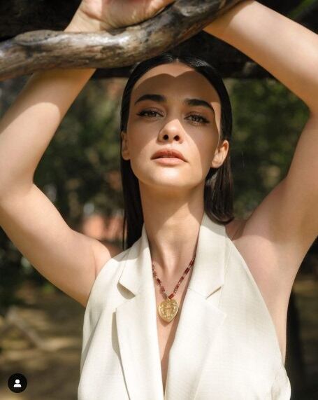 Hande Soral comenzó su carrera como actriz en 2008 con un papel de invitada en una comedia (Foto: Hande Soral/ Instagram)