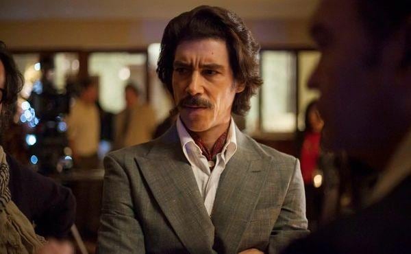 Óscar Jaenada dio vida a Luisito Rey en la serie. (Foto: Netflix)