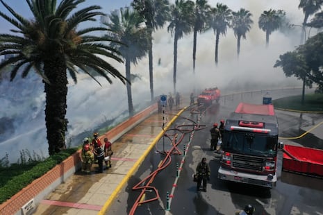No descartan que incendio en la Costa Verde haya sido provocado y revisan cámaras: “Es muy extraño”