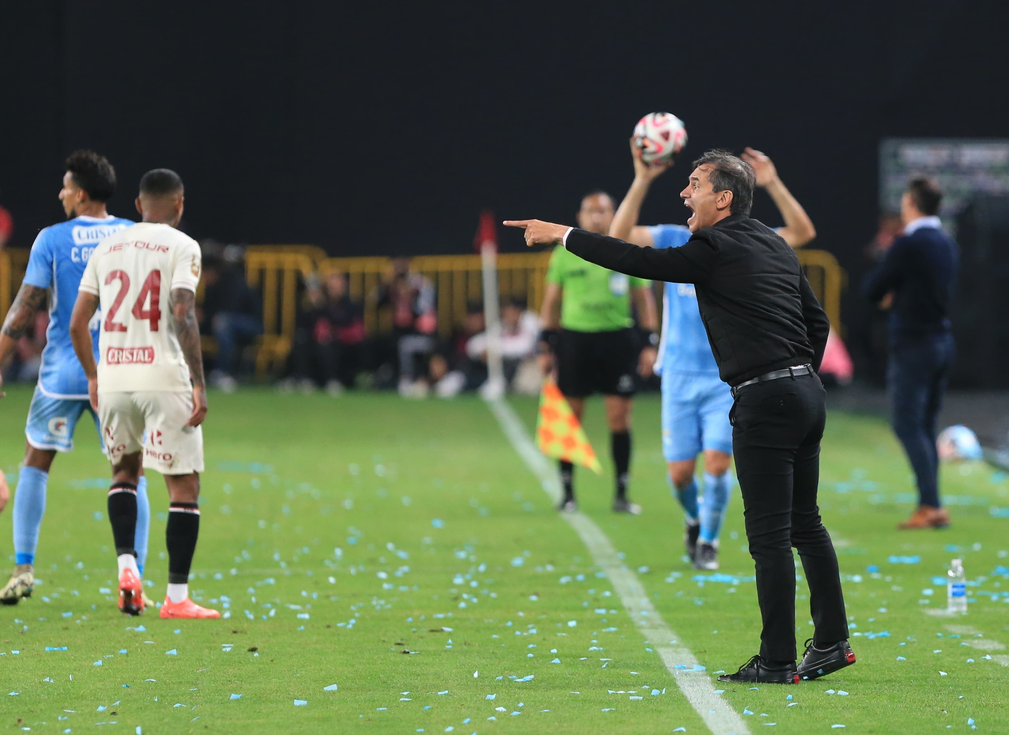 Fabián Bustos, el técnico campeón en el Centenario de Universitario. (GEC)
