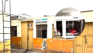 ¡Cadáveres fuera de cámaras frigoríficas! Denuncian presuntas fallas en morgue del hospital de Comas y anuncian investigación