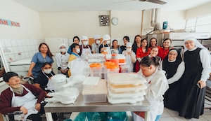 Alumnos de colegio especial reciben regalo de Navidad